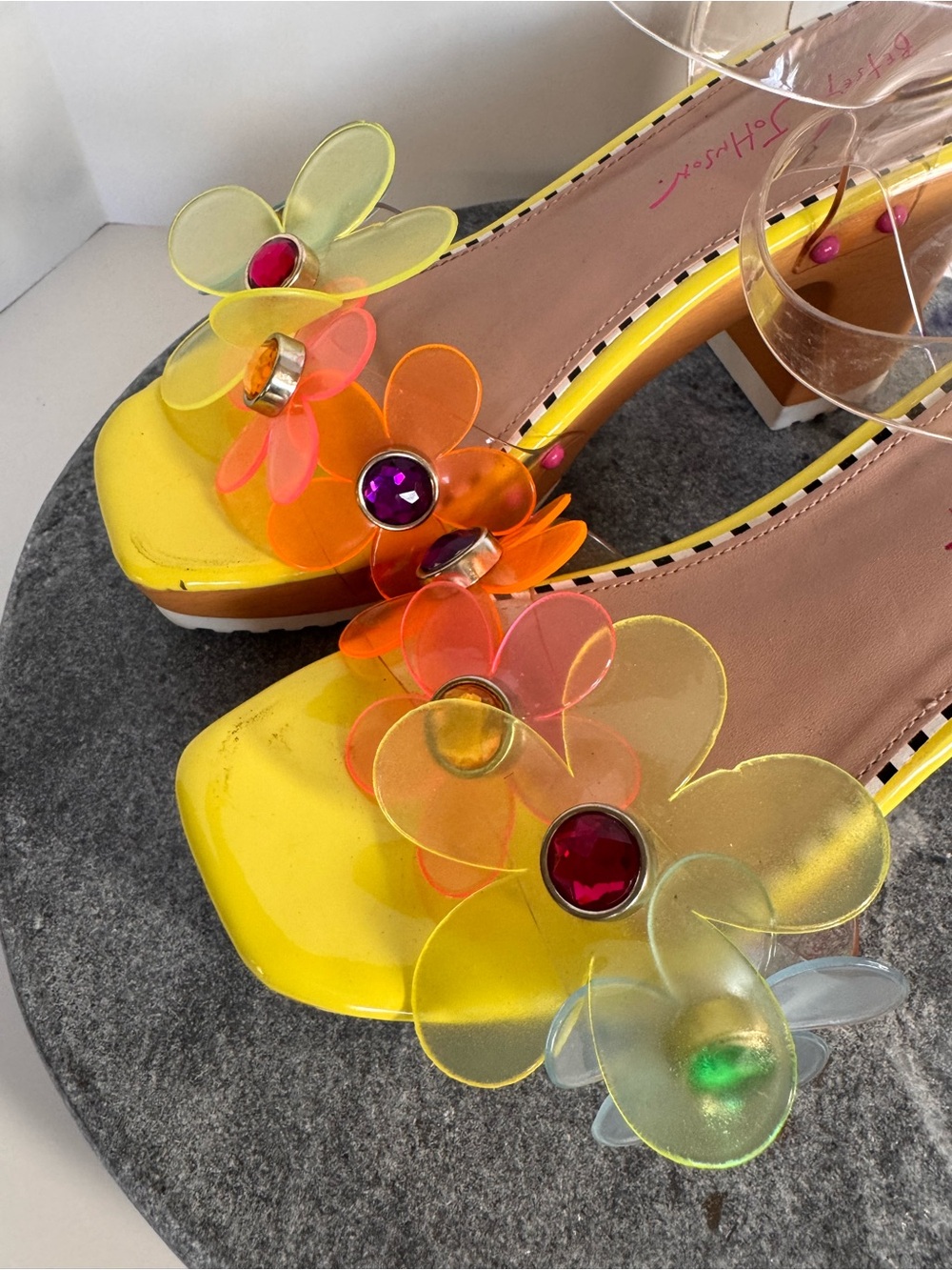 Betsey Johnson Beckket Flower Block Heels Sandals 8 - Picture 9 of 14